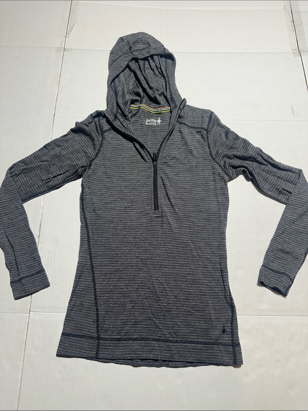 Smartwool half zip up baselayer 100% merino wool in striped gray w hoodie soft s
